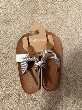 Feelgoodz Brown Sandals with Blue & White Straps Size 6